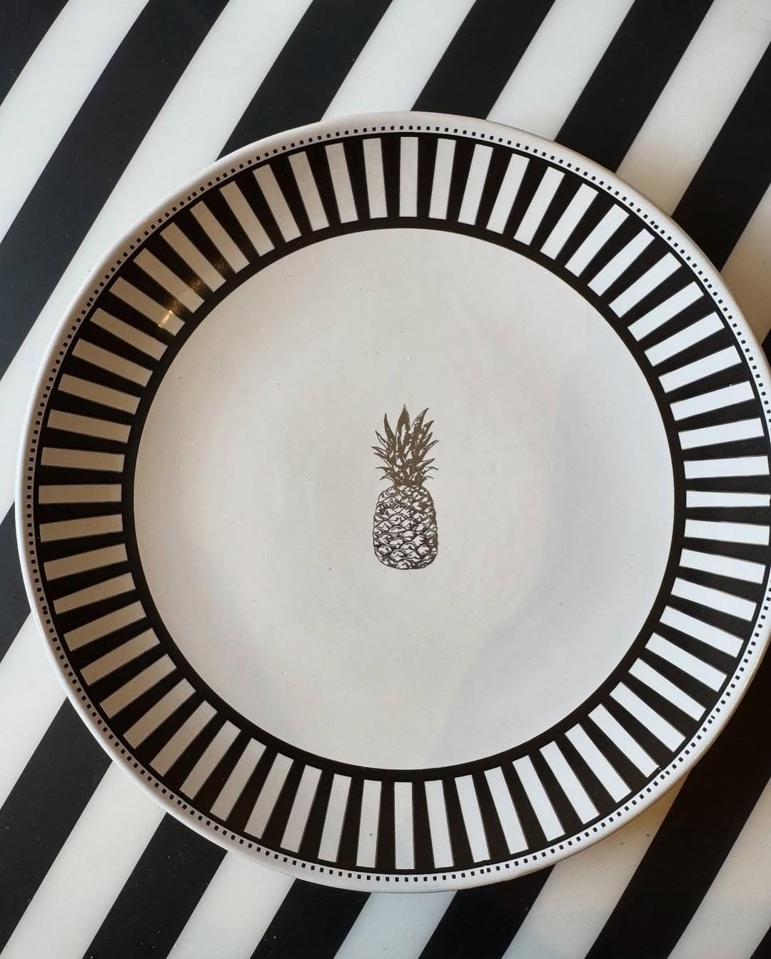 Noir Pineapple Dinner Plate
