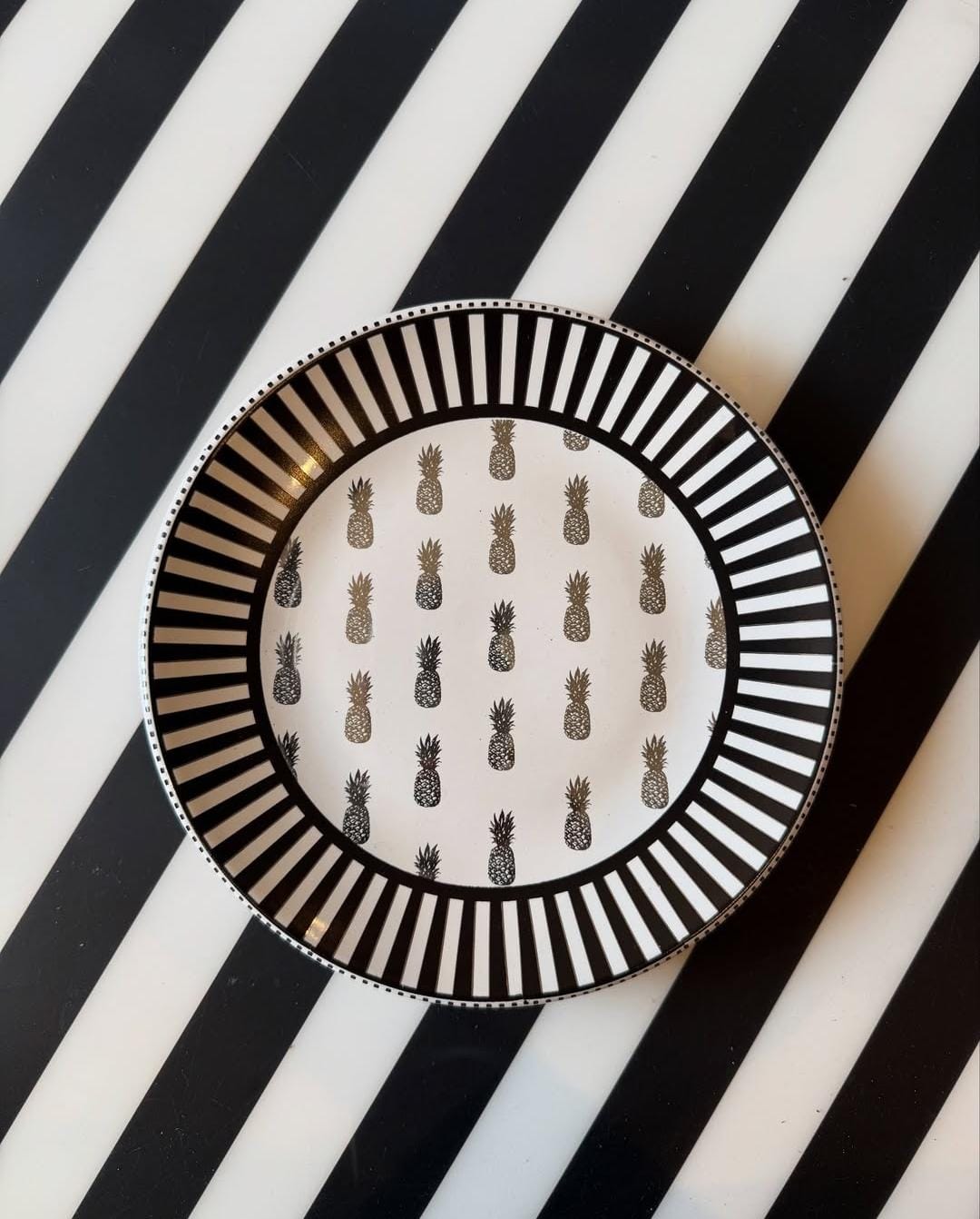 Noir Pineapple Starter Plate