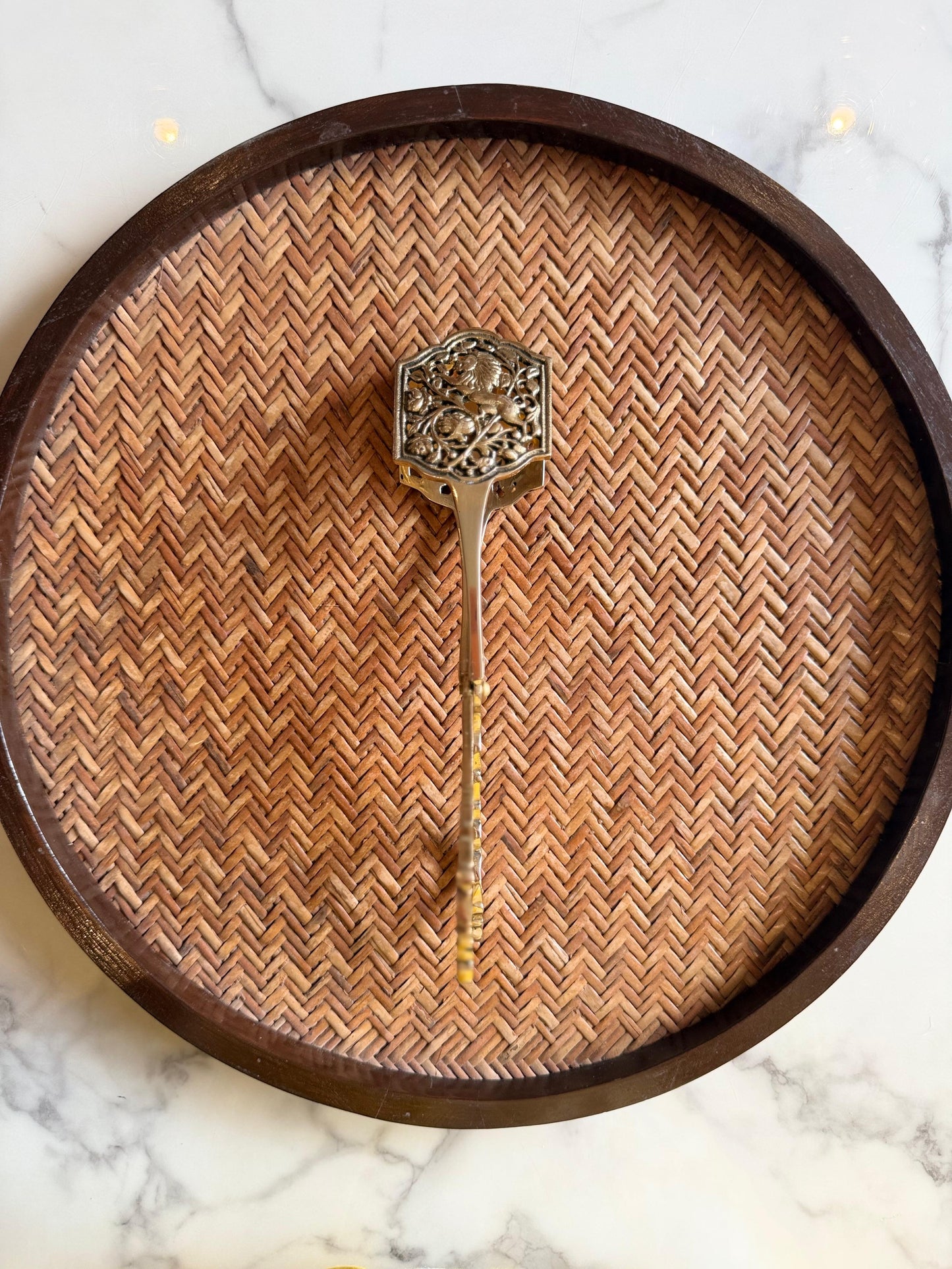 The Lion Serving Tong