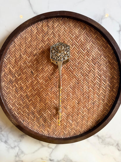 The Lion Serving Tong