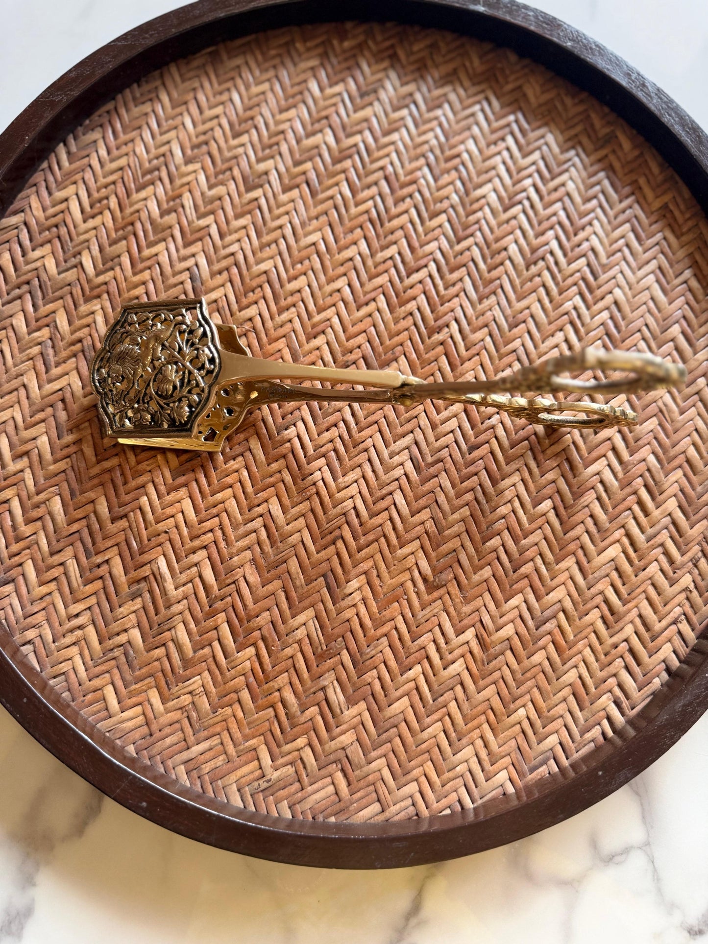 The Lion Serving Tong