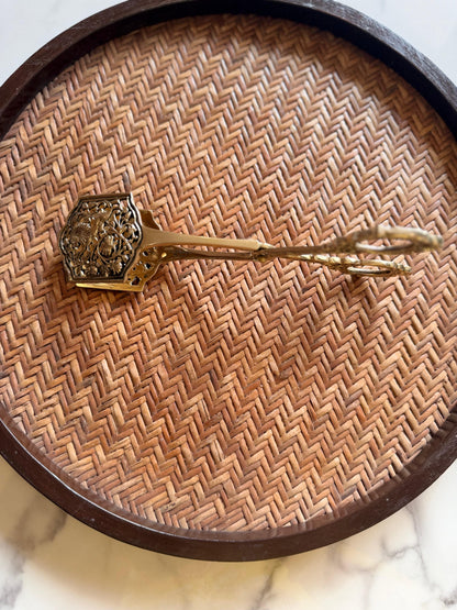 The Lion Serving Tong