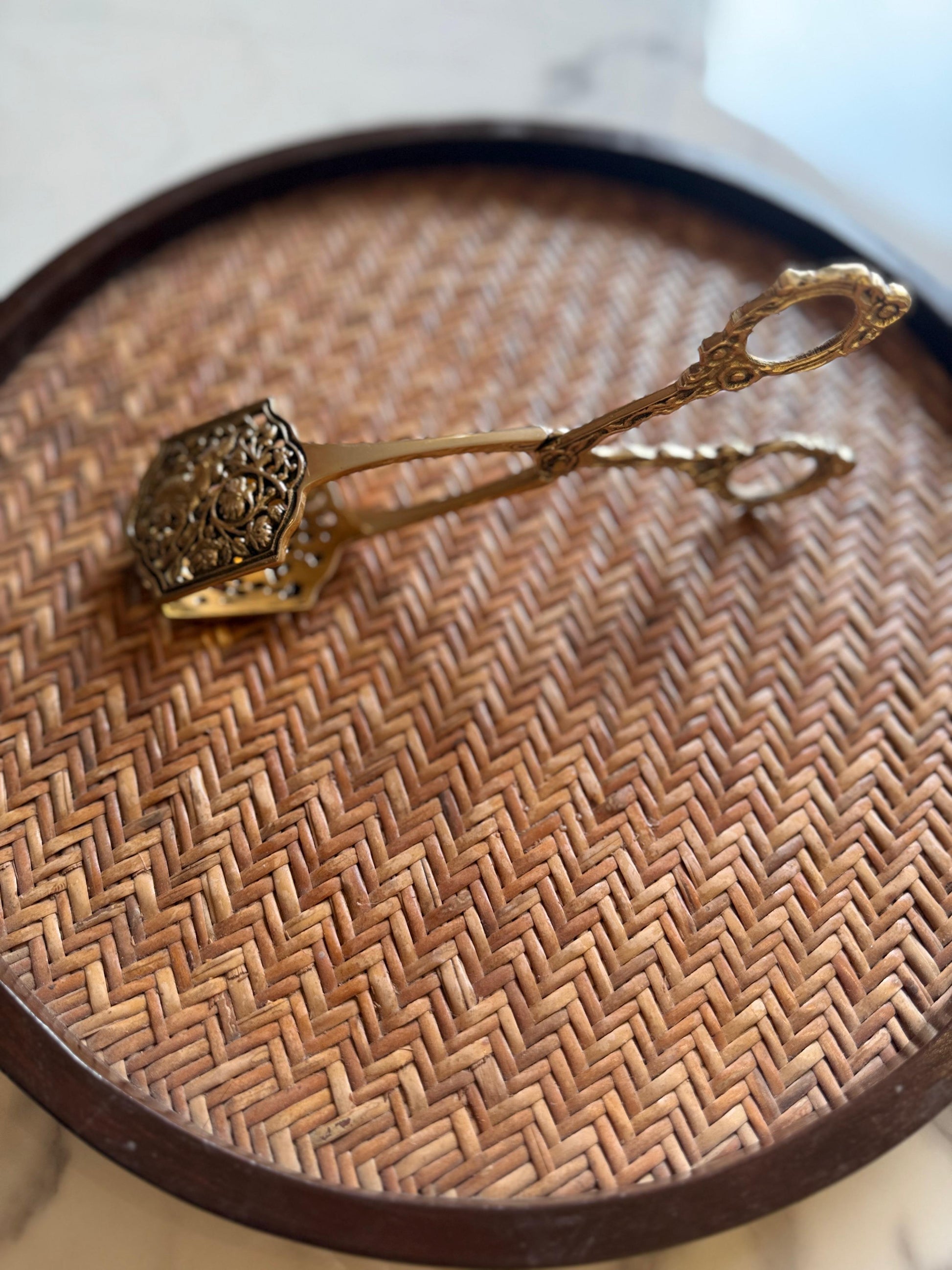 The Lion Serving Tong