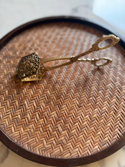 The Lion Serving Tong